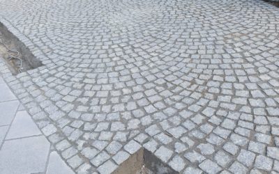 Dallage et pavage en mosaïque de granit à Godinne