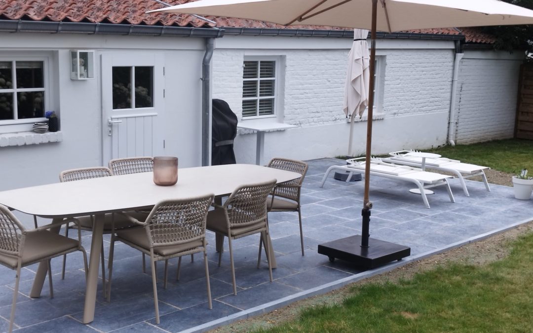 Terrasse en dalles de pierre bleue à Lasne