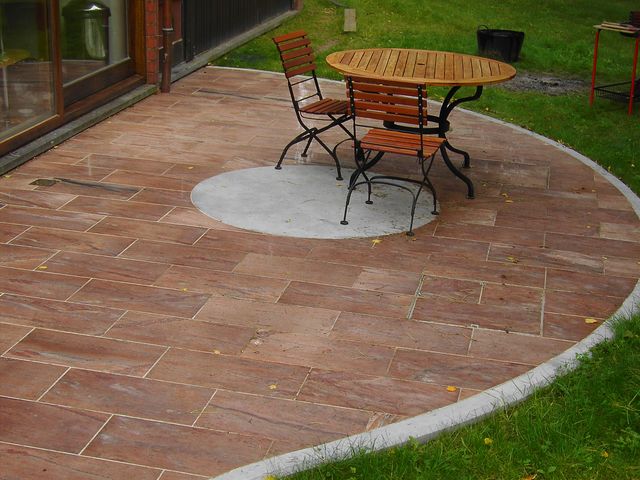 Réalisation d’une terrasse en granit adouci rouge